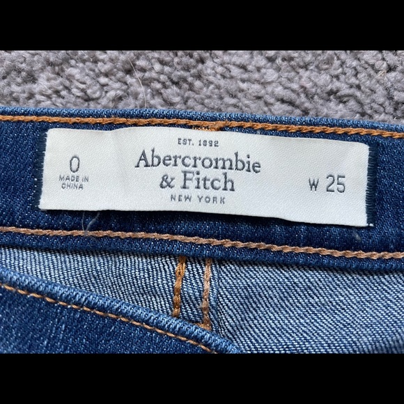 Abercrombie & Fitch Super Short Shorts - Picture 3 of 4